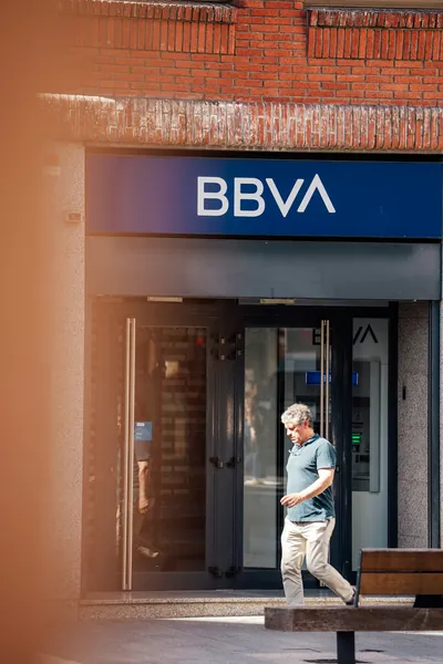 Banks & Financial Institutions